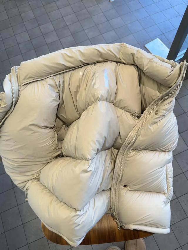 "白嫖越来越放肆",哈尔滨女子在网上买羽绒服,穿20天要求退款