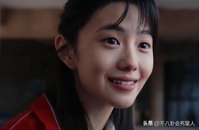 明明是美女,笑起来却很“恐怖”,这6位女星,不笑美艳一笑瘆人