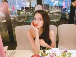 明星美女蹦迪(关晓彤与姐妹蹦迪庆生，现场视频和照片曝光，惨被吐槽风尘味浓)