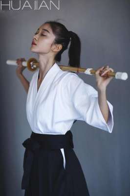 日本美女家中分娩(日本武士的妻子，分娩时不能大喊大叫，实在忍不住疼痛该怎么办？)