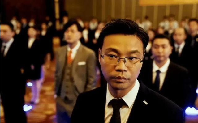 “老实人”王迅:抛弃人老珠黄的原配魏臻,娶小18岁娇妻后又出轨