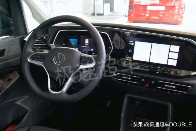 2023版大众开迪实拍,侧滑门+1.5T,质感满满,立柱尾灯更帅气