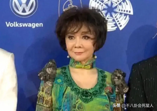 明明是美女,笑起来却很“恐怖”,这6位女星,不笑美艳一笑瘆人