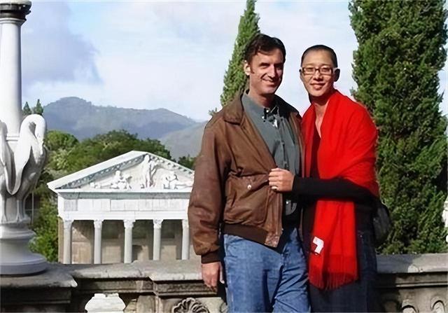 “最美女排副攻”李月明近况:二婚嫁美国人,今定居美国婚姻幸福