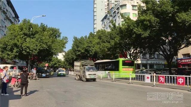 这里可以坐云阳到万州高铁站的汽车!电话、价格这里有