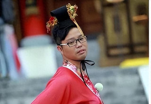“老实人”王迅:抛弃人老珠黄的原配魏臻,娶小18岁娇妻后又出轨