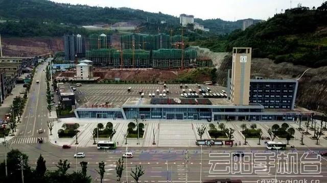 这里可以坐云阳到万州高铁站的汽车!电话、价格这里有