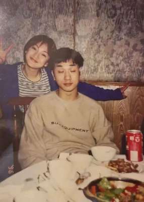 中国美女人体艺术照(周迅半裸人体模特画曝光，一幅卖184万18岁为艺术献身)