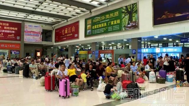 这里可以坐云阳到万州高铁站的汽车!电话、价格这里有