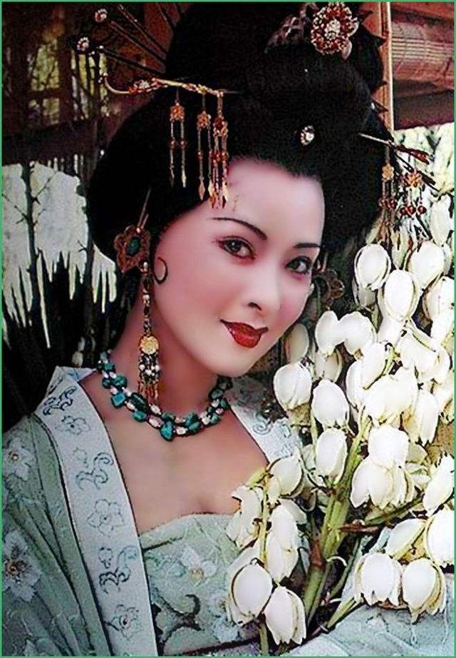 中国大陆10大美女影星,个个娇俏美丽、楚楚动人,你最喜欢谁?