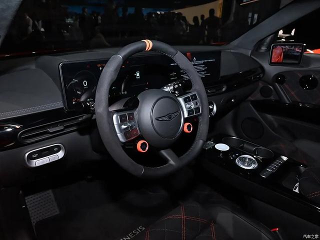 捷尼赛思GV60 双电机四驱、650马力,27英寸大屏,这内饰有档次!