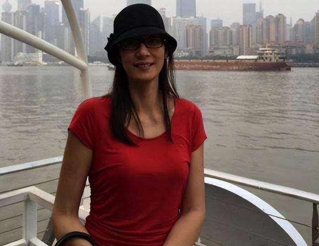“最美女排副攻”李月明近况:二婚嫁美国人,今定居美国婚姻幸福