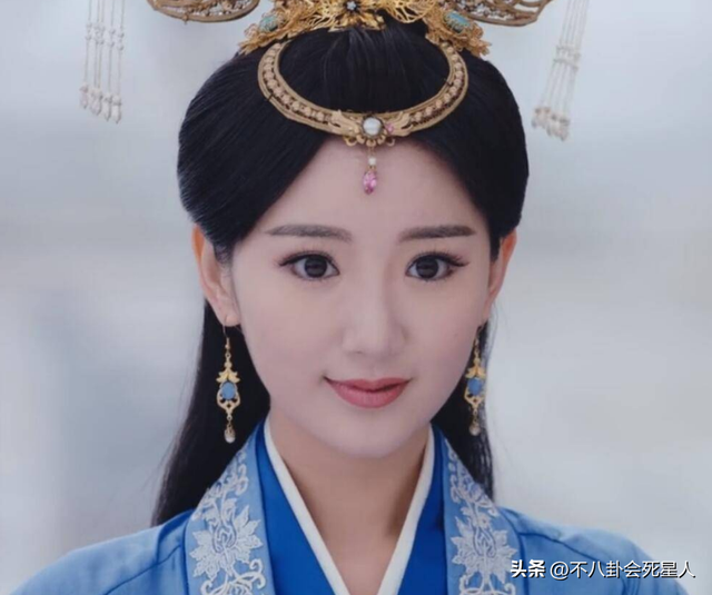 明明是美女,笑起来却很“恐怖”,这6位女星,不笑美艳一笑瘆人