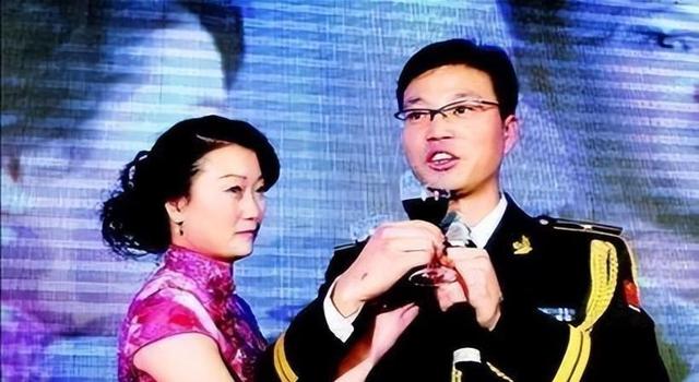 “老实人”王迅:抛弃人老珠黄的原配魏臻,娶小18岁娇妻后又出轨