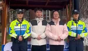 伊宁市美女(又美又飒被伊宁六星街女警甜到了)