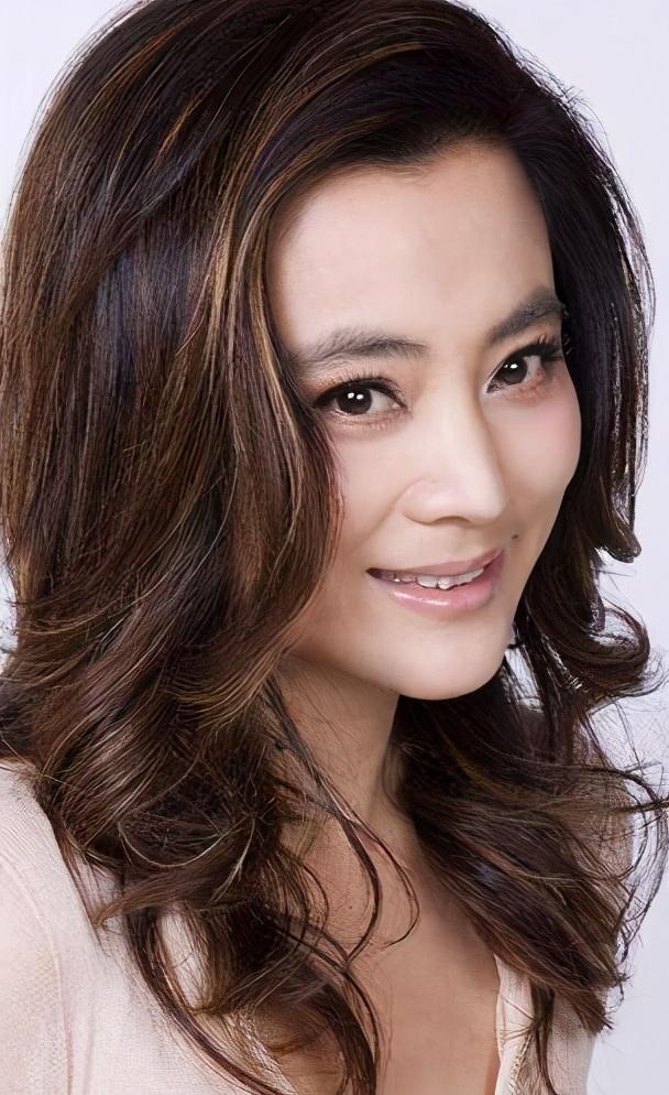 中国大陆10大美女影星,个个娇俏美丽、楚楚动人,你最喜欢谁?