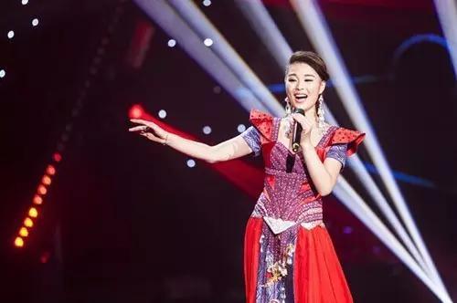 给你介绍一位美女！别说今年“壮族三月三”，你还没听过她的歌