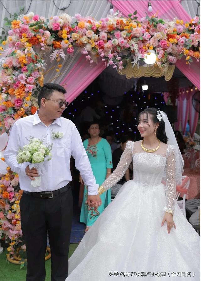 安徽小伙零彩礼娶小14岁越南美女,丈母娘还倒贴嫁妆,真有福!