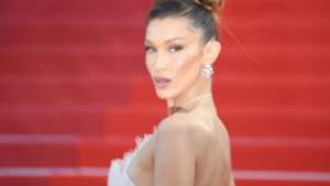 世界第一黄金比例美女(整形外科名医根据“黄金比例”得出：世界第一美女是她)