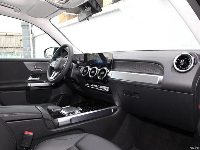 1.3T、7座SUV,三十多万买入门版奔驰GLB 200,值不值?