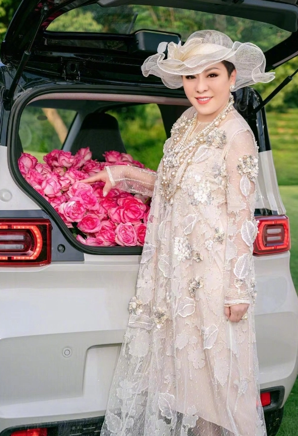 现在嫌她们丑,当年追成狗!这些发福的女明星,当年都是大美女