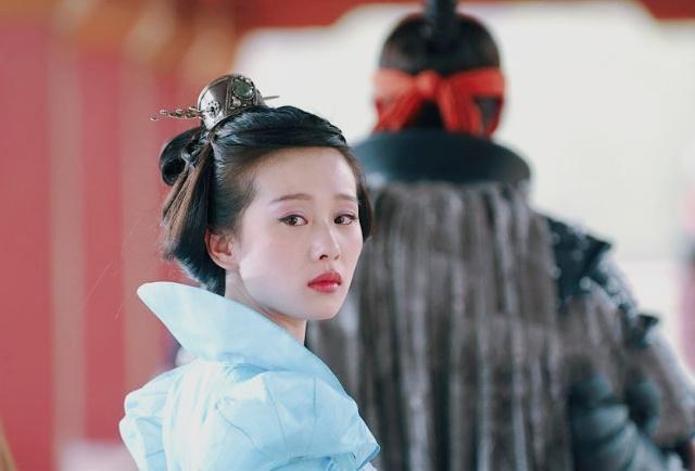 看够了雷同的双丫髻,明明编发、盘发和双马尾才是古装少女标配