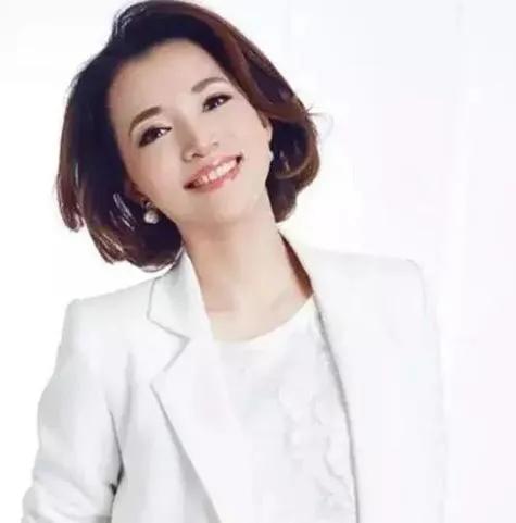 温婉贤淑,才情并蓄的美女主持人董卿