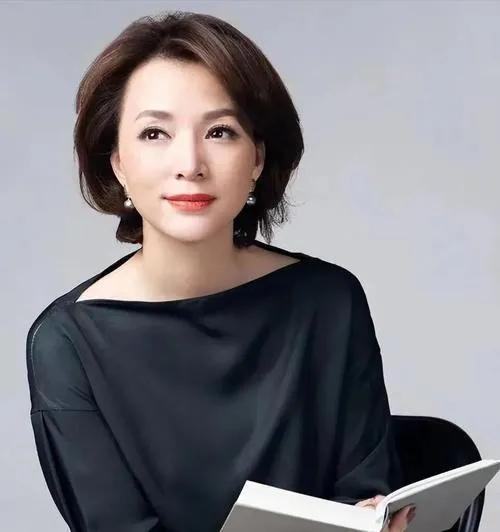 温婉贤淑,才情并蓄的美女主持人董卿