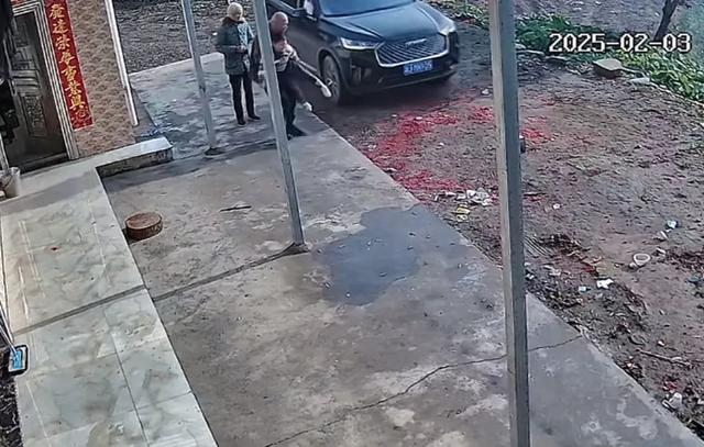 这组监控对比冲上热搜!评论区众多网友纷纷泪目分享……