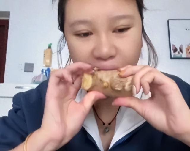 生姜当水果?天津女子疯狂吃姜,真相惊呆网友!