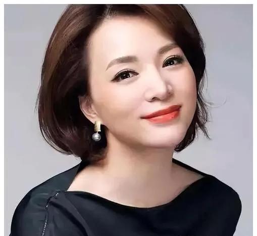 温婉贤淑,才情并蓄的美女主持人董卿