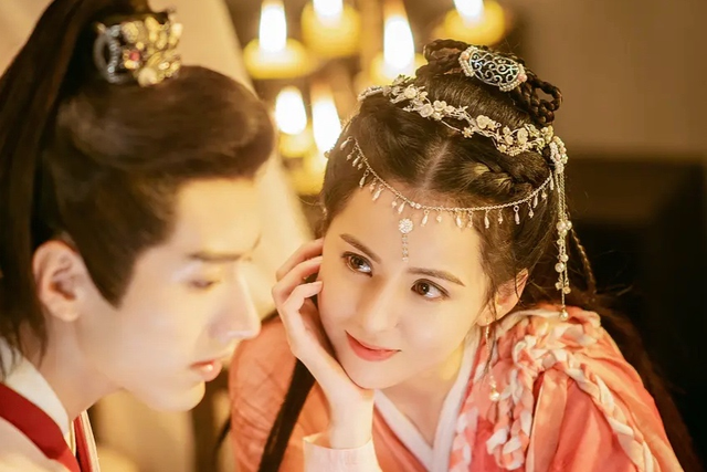 看够了雷同的双丫髻,明明编发、盘发和双马尾才是古装少女标配