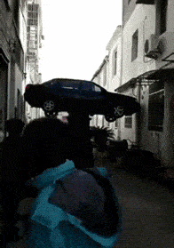 太抢镜了!上海一女子地铁穿搭太靓眼,有男乘客竟然坐过站了!