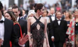 越南美女节(辣眼睛越南模特在戛纳走红毯“近乎全裸”，回国将面临重罚)