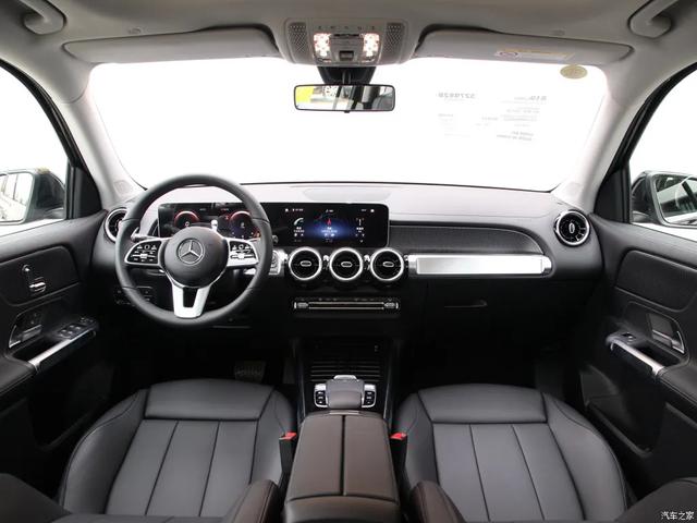 1.3T、7座SUV,三十多万买入门版奔驰GLB 200,值不值?