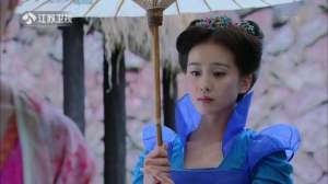 古装长发及腰美女(十位古装美人撑伞，baby美翻、刘亦菲霸气、她秒杀全场)