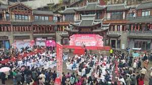 万州美女团(重庆万州千人相亲大会 为单身青年营造浪漫约会)