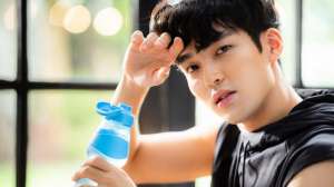 美女要跟人(小说：那一夜，性感美女邀我和她一起跳舞，还对我说了那样的话)