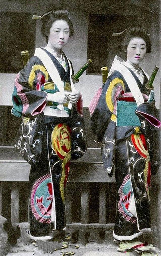日本武士的妻子,分娩时不能大喊大叫,实在忍不住疼痛该怎么办?