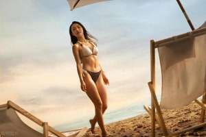 美女在酒吧被当众(酒吧门口，美女喝醉当众脱衣服被曝光，男友阻拦无效)