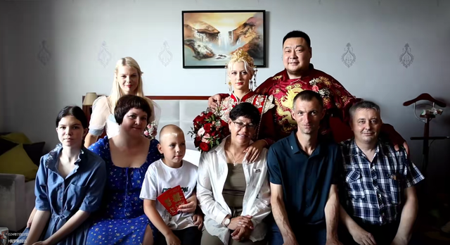 东北大叔娶00后俄罗斯美女,还把小姨子接到中国,网友齐声叫姐夫