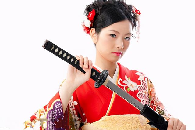 日本武士的妻子,分娩时不能大喊大叫,实在忍不住疼痛该怎么办?