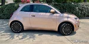 全电动的汽车(2024款菲亚特500e评测：117马力的全电动汽车)