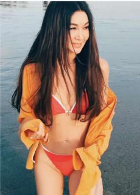 泳装美女大比拼(明星泳装比拼：钟楚曦腰臀比绝了，刘亦菲肥美，58岁温碧霞美翻了)