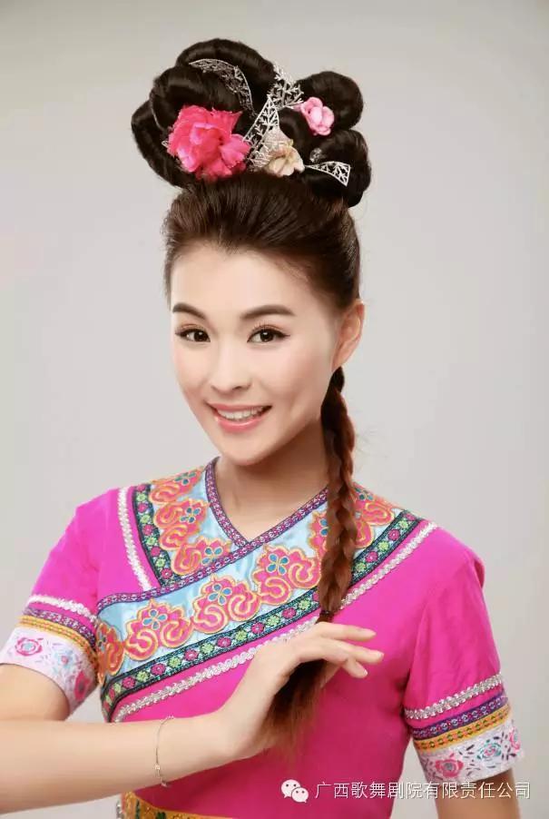给你介绍一位美女！别说今年“壮族三月三”，你还没听过她的歌