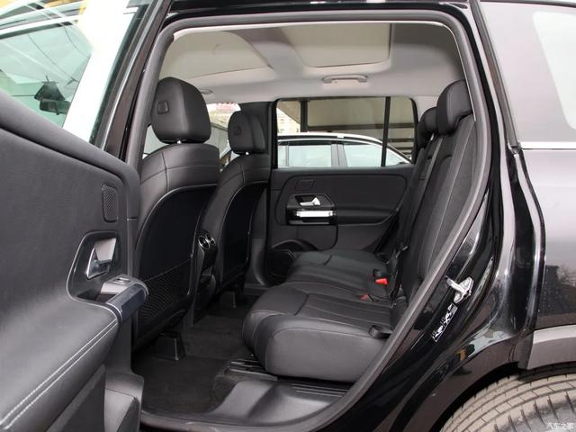 1.3T、7座SUV,三十多万买入门版奔驰GLB 200,值不值?