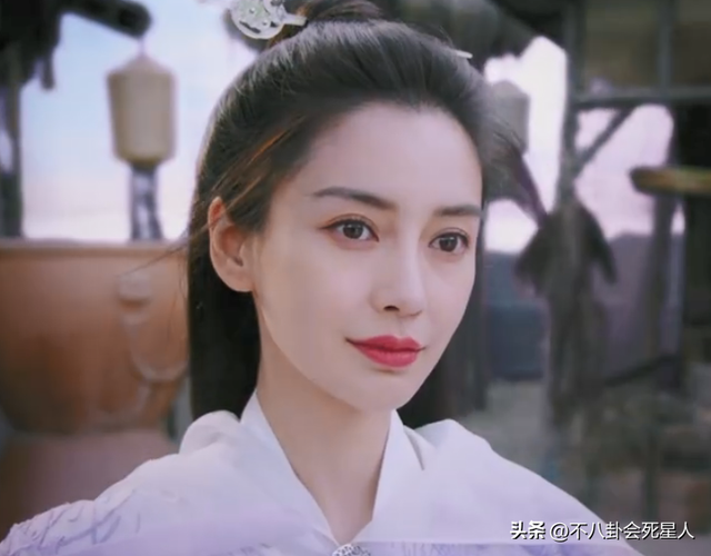 明明是美女,笑起来却很“恐怖”,这6位女星,不笑美艳一笑瘆人