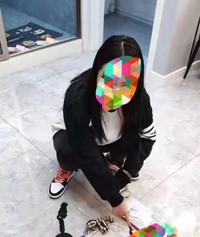 网络直播搞黄色?美女主播“臭宝有点憨憨”落网!