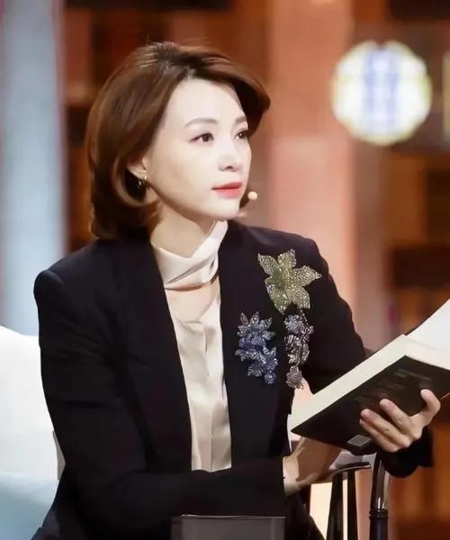 温婉贤淑,才情并蓄的美女主持人董卿