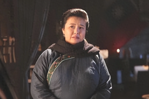 现在嫌她们丑,当年追成狗!这些发福的女明星,当年都是大美女